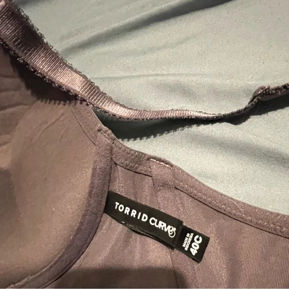 Like new used Torrid front closure Bra 40C lacy gray women’s curvy light padding - Picture 5 of 6
